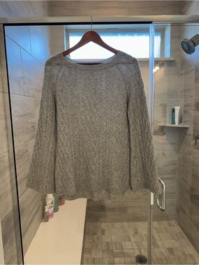 Neiman Marcus Light Gray Cable Knit Crewneck Cashmere Sweater